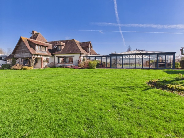 Grande maison de caractère et ses trois maisons d'amis