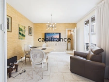 Two-room apartment ideally located very close to Rue du Commerce