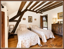 Maison à vendre 6 pièces  (45)Ferrières, Gare 10 mn Paris, 4 chambres, cave, cheminée, 6000 m² terrain arboré