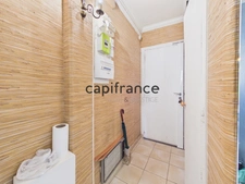Two-room apartment ideally located very close to Rue du Commerce