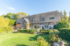 Discover this magnificent property located on the coastal road between Honfleur and Trouville sur Mer