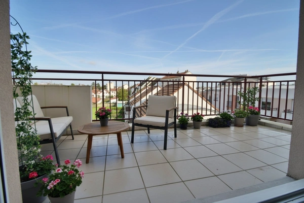 Appartement à vendre DIJON (21) Appartement T2 de 45,34 m² avec terrasse, garage fermé, parking privatif et cave