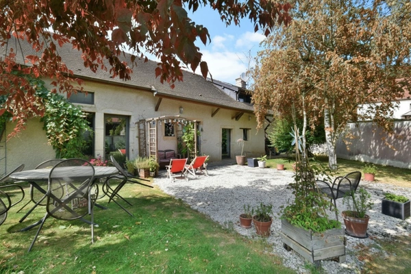 Maison  à vendre 7 pièces  190 m2 -3 km Corcelles les Monts  - 5 chambres - 2 garages - terrain de 400 m2