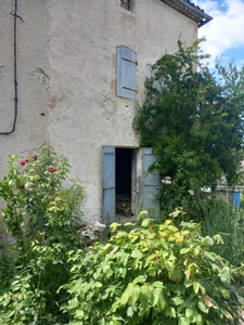  For sale LAMONTJOIE P4 stone village house to renovate, with converted outbuilding