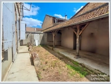 Maison de ville en pierre de 130m2 avec cour et préau- A rénover