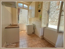 Maison de ville en pierre de 130m2 avec cour et préau- A rénover
