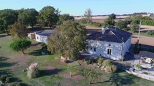 Maison à vendre P5 -160m2- Terrain 4044m2-Dépendances -Proche Astaffort