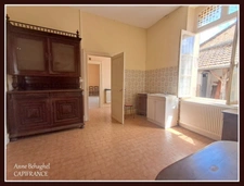Maison de ville en pierre de 130m2 avec cour et préau- A rénover
