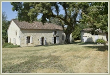 LAMONTJOIE- Centre village - Maison en pierre 140 m2 avec garage,dépendances et grand jardin