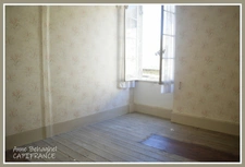 Maison de ville en pierre de 130m2 avec cour et préau- A rénover
