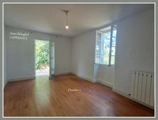 LAMONTJOIE- Centre village - Maison en pierre 140 m2 avec garage,dépendances et grand jardin