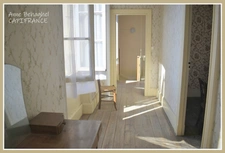 Maison de ville en pierre de 130m2 avec cour et préau- A rénover