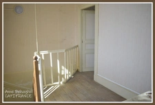 Maison de ville en pierre de 130m2 avec cour et préau- A rénover
