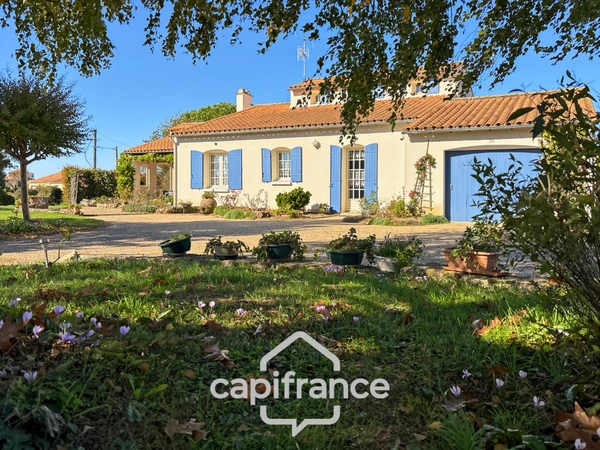 Maison 165 m² avec beaux volumes et jardin paysager – Fontaines