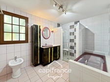 Maison 165 m² avec beaux volumes et jardin paysager – Fontaines