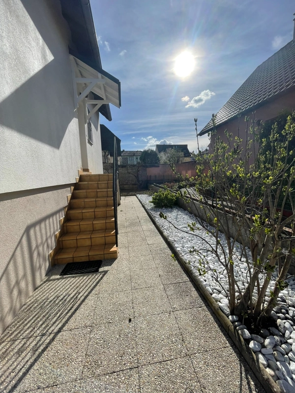 Maison 5 pièces – 120 m²  – Jardin, terrasse et double garage – Quartier calme à COLMAR à vendre 