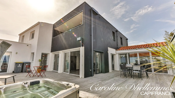 Maison contemporaine de 260M2 au DPE classé A, en plein quartier prisé de la Pironnière aux Sables d'Olonne !