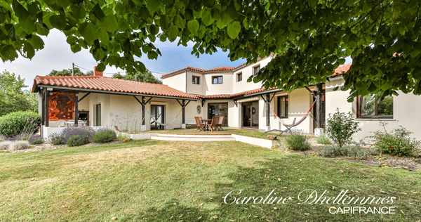 Propriété familiale de caractère – 218 m² – Parc arboré de 3 000 m² – Dépendance 65 m² - Le Château d'Olonne
