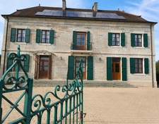 EXCLUSIVITÉ – CHAMBLAY (39380) | DEMEURE DE CARACTÈRE AVEC GÎTE, DÉPENDANCE ET POTENTIEL FONCIER