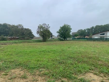SERRES-CASTET (PAU-64) - 3 146 m² - Terrain constructible à vendre.