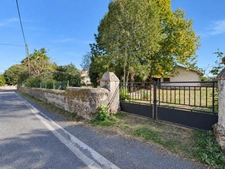 LARREULE (65) – À VENDRE – Maison ancienne rénovée de 192 m² – 4 chambres, dépendances et terrain piscinable de 2 180 m²