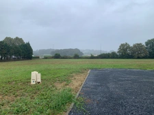 SERRES-CASTET (PAU-64) - 3 146 m² - Terrain constructible à vendre.