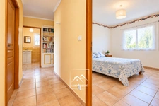 MONTRÉJEAU (31) – À VENDRE – Maison de plain-pied de 124 m² – 3 chambres et bureau – Véranda, garage et terrain de 2 576 m².