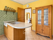 MONTRÉJEAU (31) – À VENDRE – Maison de plain-pied de 124 m² – 3 chambres et bureau – Véranda, garage et terrain de 2 576 m².