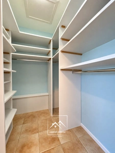 MONTRÉJEAU (31) – À VENDRE – Maison de plain-pied de 124 m² – 3 chambres et bureau – Véranda, garage et terrain de 2 576 m².