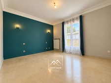 PAU (64) –  À VENDRE - Maison familiale de 213 m² - 5 chambres, bureau et piscine.