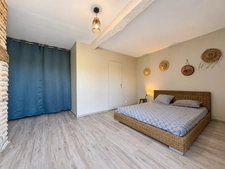 LARREULE (65) – À VENDRE – Maison ancienne rénovée de 192 m² – 4 chambres, dépendances et terrain piscinable de 2 180 m²