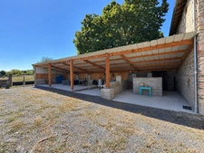 LARREULE (65) – À VENDRE – Maison ancienne rénovée de 192 m² – 4 chambres, dépendances et terrain piscinable de 2 180 m²