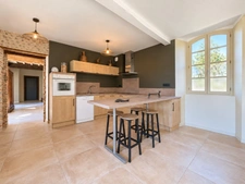 LARREULE (65) – À VENDRE – Maison ancienne rénovée de 192 m² – 4 chambres, dépendances et terrain piscinable de 2 180 m²