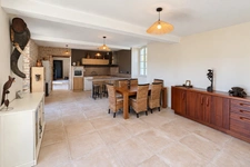 LARREULE (65) – À VENDRE – Maison ancienne rénovée de 192 m² – 4 chambres, dépendances et terrain piscinable de 2 180 m²