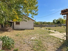 LARREULE (65) – À VENDRE – Maison ancienne rénovée de 192 m² – 4 chambres, dépendances et terrain piscinable de 2 180 m²