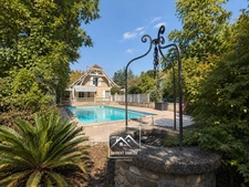 PAU (64) –  À VENDRE - Maison familiale de 213 m² - 5 chambres, bureau et piscine.