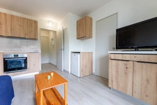 Seignosse le Penon (40) - À vendre appartement T2 Bis 31m2 rénové et meublé avec place de stationnement privative.