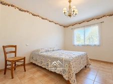 MONTRÉJEAU (31) – À VENDRE – Maison de plain-pied de 124 m² – 3 chambres et bureau – Véranda, garage et terrain de 2 576 m².