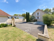 PAU (64) –  À VENDRE - Maison familiale de 213 m² - 5 chambres, bureau et piscine.