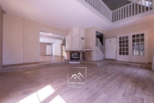 PAU (64) –  À VENDRE - Maison familiale de 213 m² - 5 chambres, bureau et piscine.
