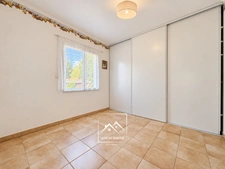 MONTRÉJEAU (31) – À VENDRE – Maison de plain-pied de 124 m² – 3 chambres et bureau – Véranda, garage et terrain de 2 576 m².