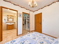 MONTRÉJEAU (31) – À VENDRE – Maison de plain-pied de 124 m² – 3 chambres et bureau – Véranda, garage et terrain de 2 576 m².
