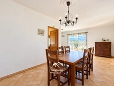 MONTRÉJEAU (31) – À VENDRE – Maison de plain-pied de 124 m² – 3 chambres et bureau – Véranda, garage et terrain de 2 576 m².