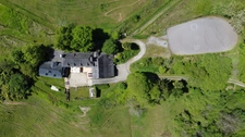 Pau (64) - À vendre Propriété de 450m2 - Forêt et prairie de 20 ha avec vue exceptionnelle sur les Pyrénées au calme.