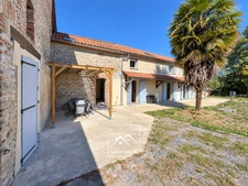 LARREULE (65) – À VENDRE – Maison ancienne rénovée de 192 m² – 4 chambres, dépendances et terrain piscinable de 2 180 m²