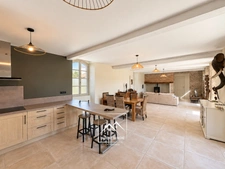 LARREULE (65) – À VENDRE – Maison ancienne rénovée de 192 m² – 4 chambres, dépendances et terrain piscinable de 2 180 m²