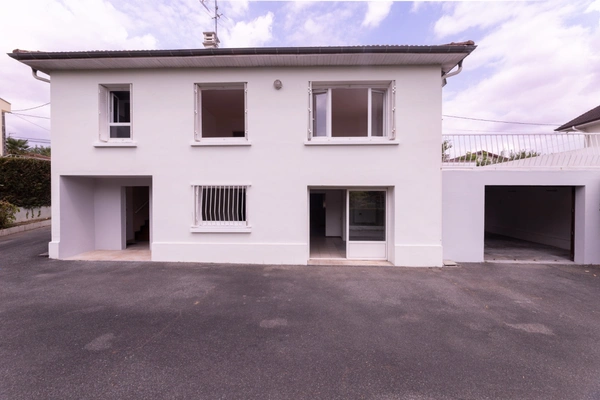 BILLÈRE (64) – Maison familiale de 126 M² – 4 chambres et bureau – Terrasse, garage et grand jardin.