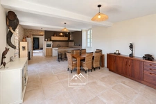 LARREULE (65) – À VENDRE – Maison ancienne rénovée de 192 m² – 4 chambres, dépendances et terrain piscinable de 2 180 m²