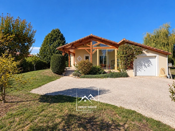 MONTRÉJEAU (31) – À VENDRE – Maison de plain-pied de 124 m² – 3 chambres et bureau – Véranda, garage et terrain de 2 576 m².