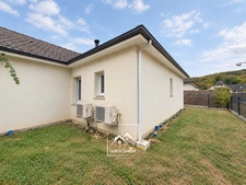 ARTIGUELOUVE (64) – À VENDRE – Maison récente de plain-pied de 92 m² – 3 chambres – Terrasse couverte, jardin et garage.